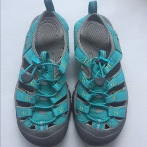 Keen Women Sandal (US7.5)